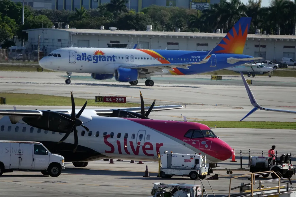 Featured image for Silver Airways Ceases Operations, Stranding Passengers
