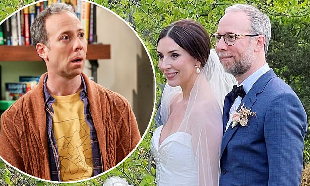 Featured image for Kevin Sussman of "The Big Bang Theory" ties the knot with Addie Hall