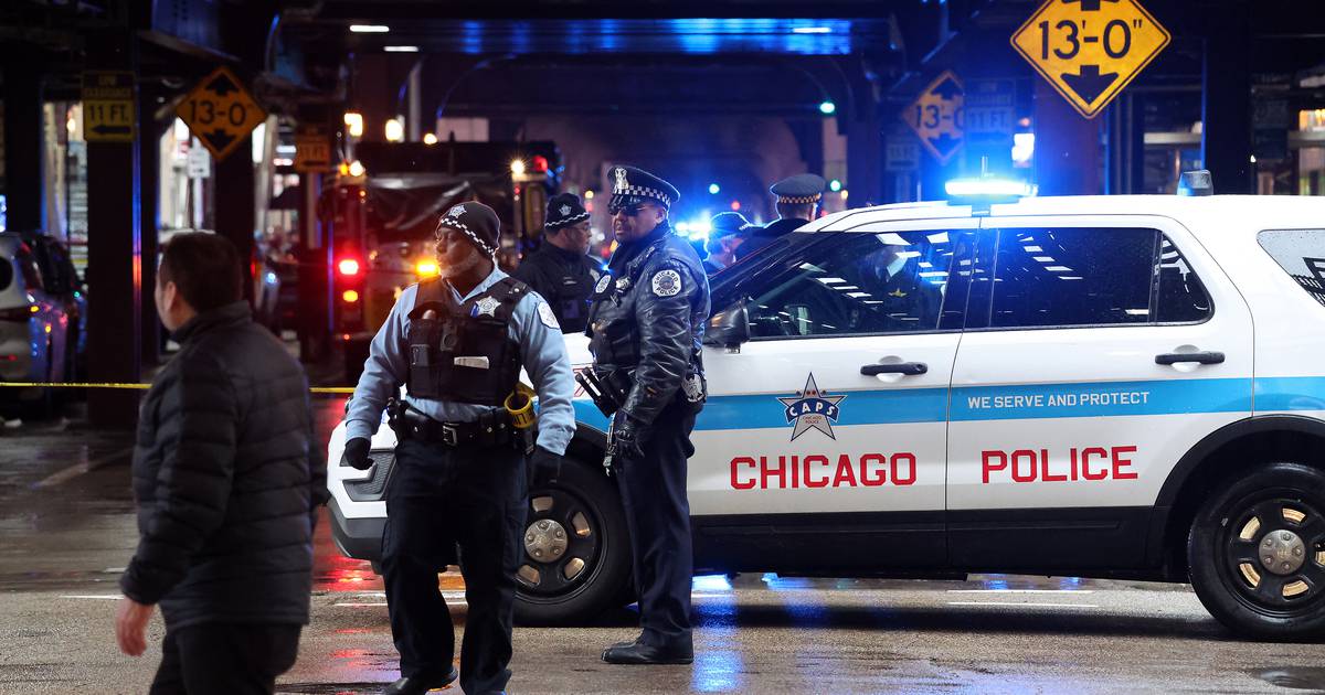 Featured image for "Fatal Shooting Claims Lives of 2 High School Students in Chicago's Loop"