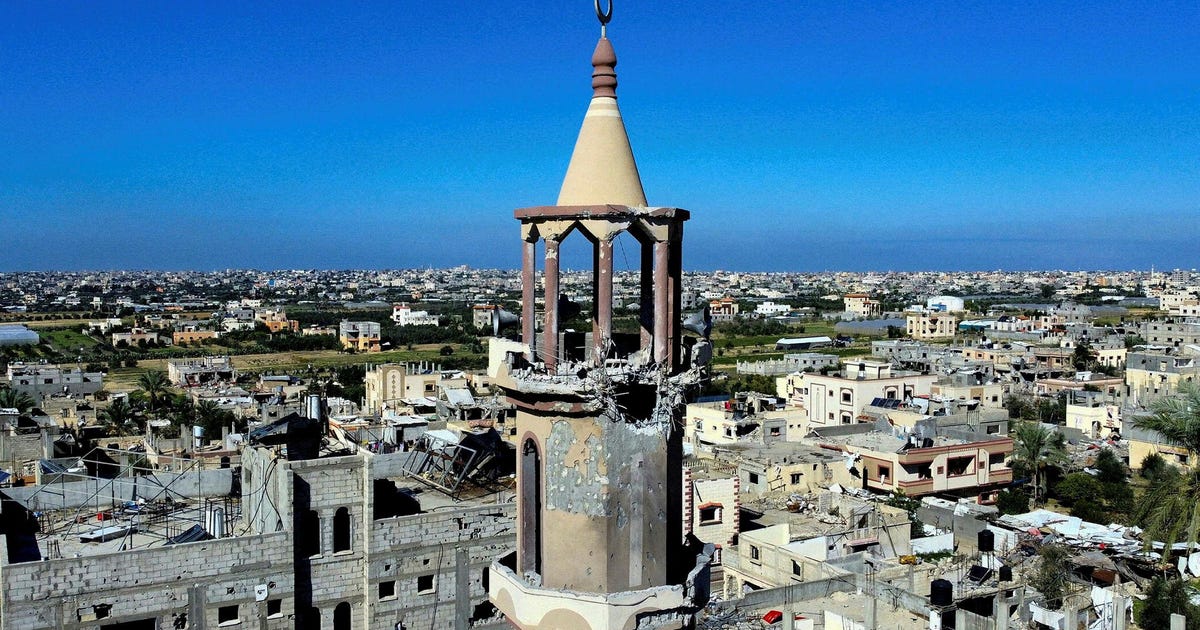 Featured image for Israeli Soldiers Suspended for Disrespecting Mosques and Reciting Jewish Prayer