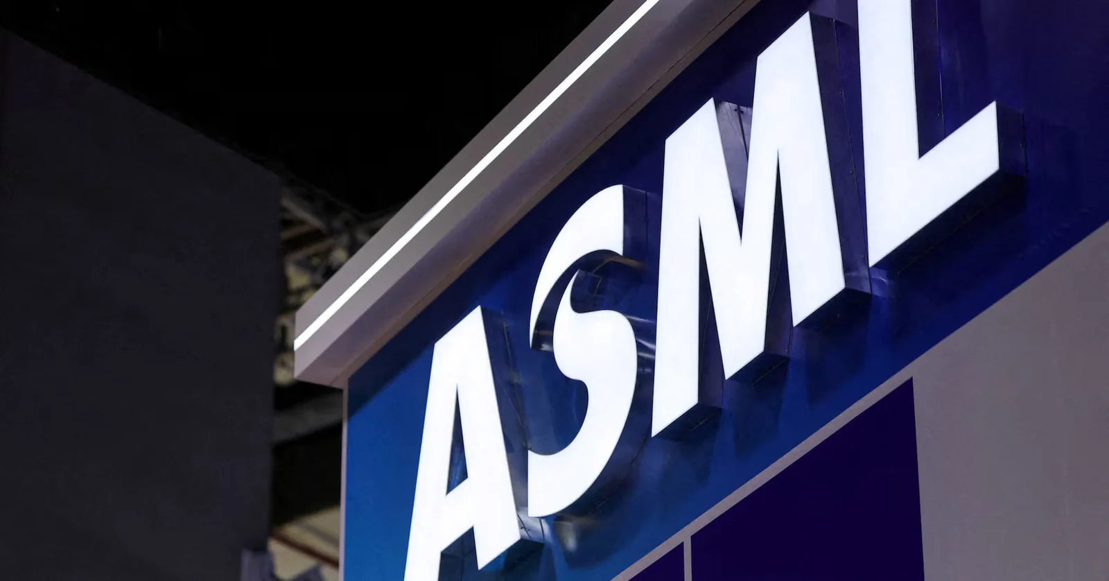 ASML rides AI demand to record orders, raises 2026 outlook and trims workforce
