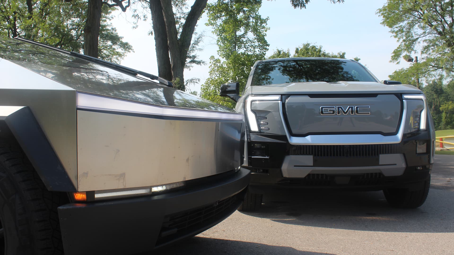 Featured image for Tesla and GM Dominate U.S. EV Market Amid Rising Sales and Incentive Changes