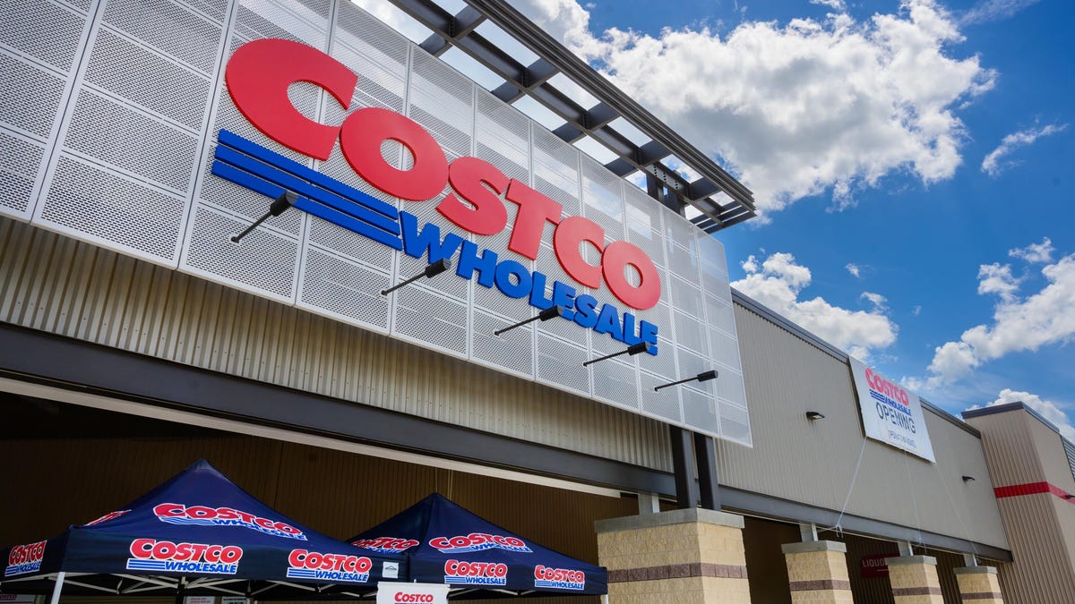End of an Era: Costco CEO Craig Jelinek Retires, Successor Announced