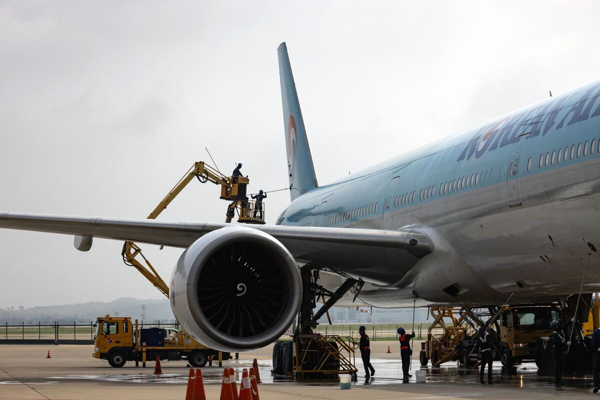 Featured image for Korean Air Considers Major Boeing Jet Order by July