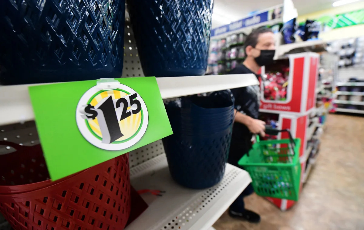Featured image for "Discount Retailers Reap Benefits as Dollar Tree Announces Closure of 1,000 Stores"