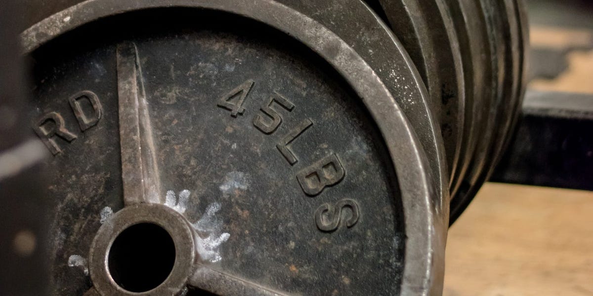 Featured image for Tragic Death of Fitness Influencer Crushed by 450 Pound Barbell