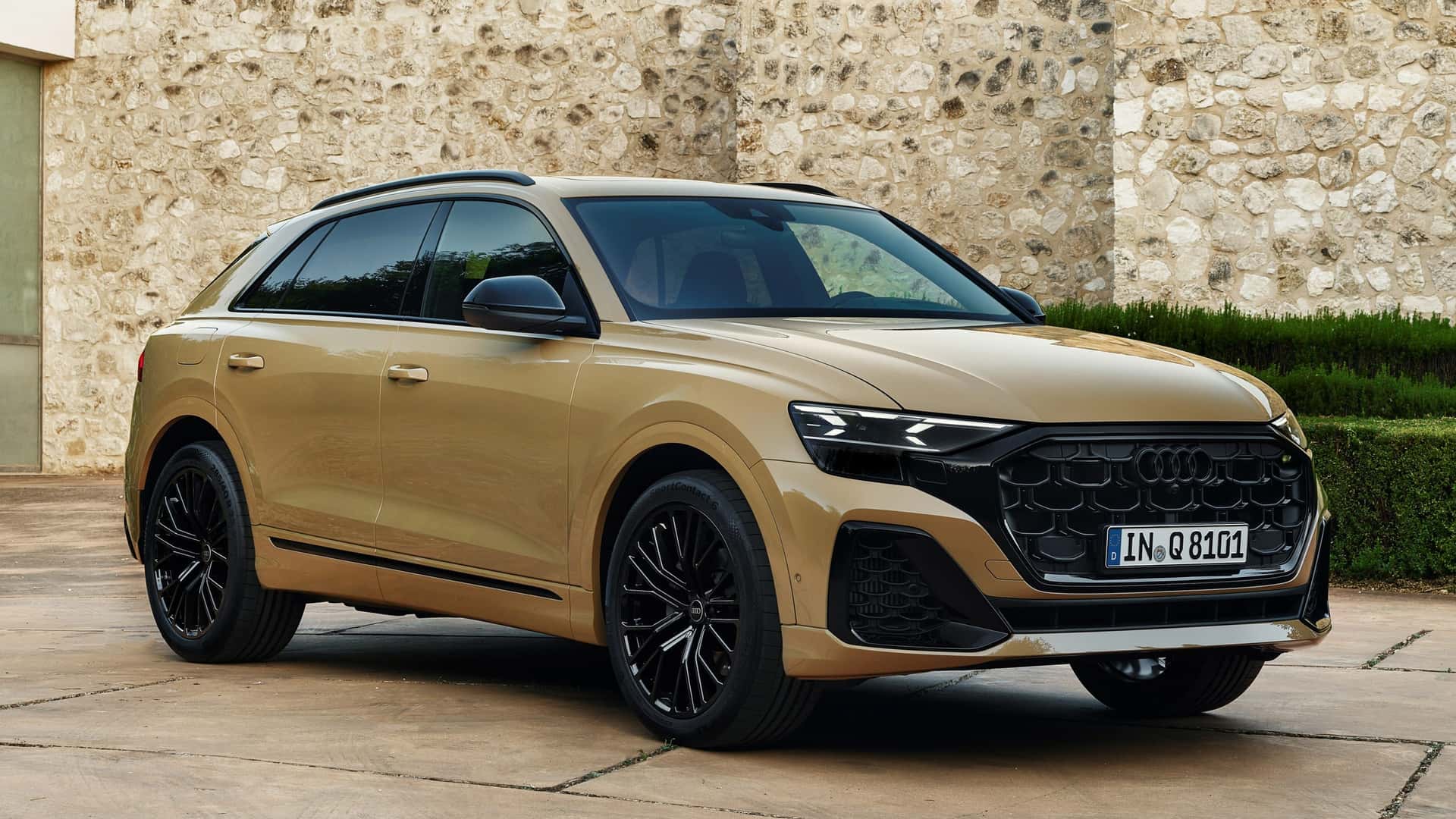 "2024 Audi Q8 and SQ8: Enhanced Design, Laser High Beam, and Personalization Options"
