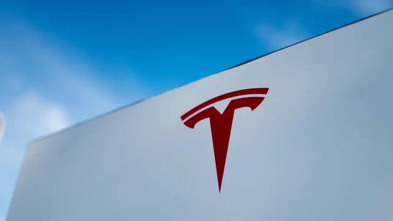 Tesla Settles Lawsuit with Family of Apple Engineer Killed in Autopilot Crash