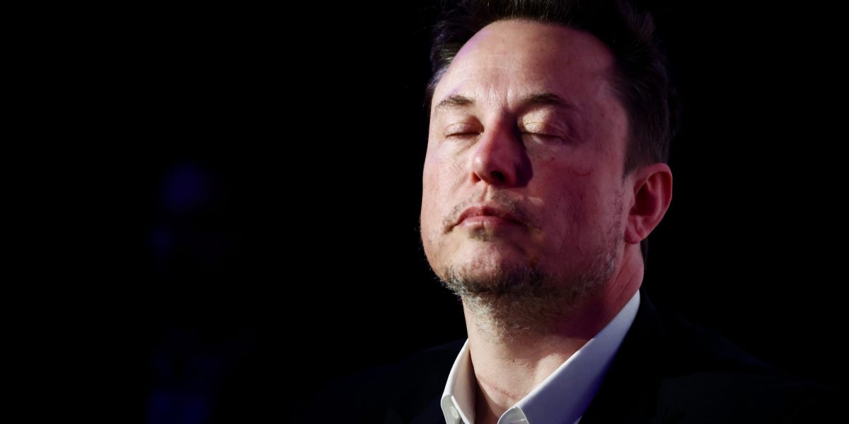 "Tesla's Tumbling Stock: Wells Fargo Downgrades to Predict 30% Drop"