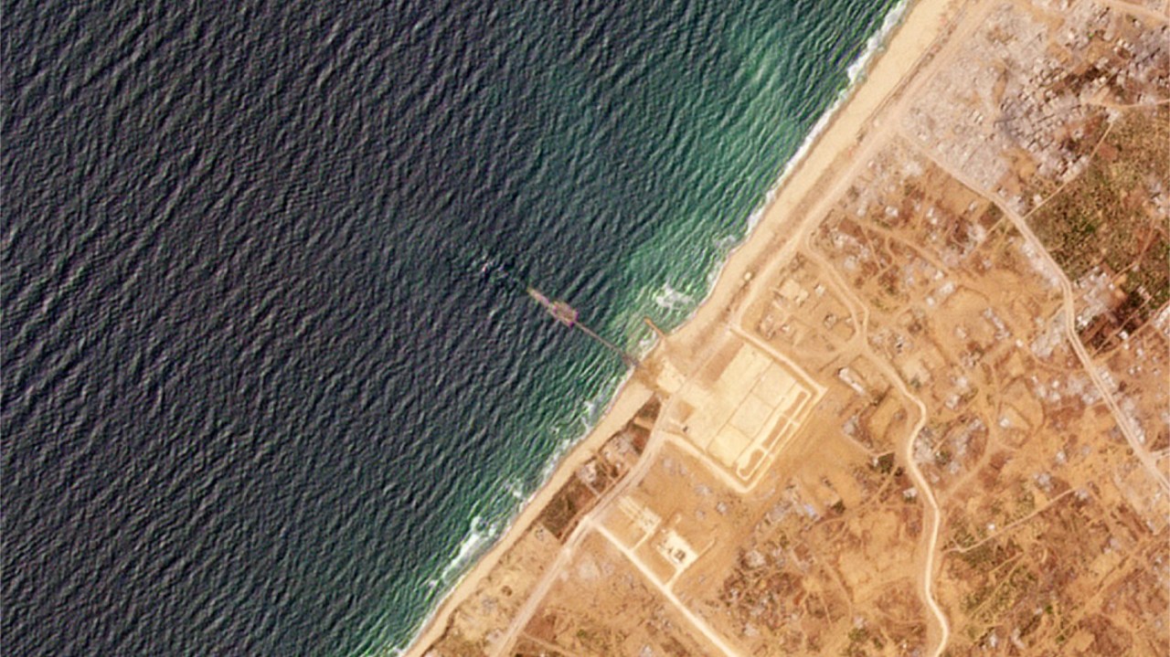 "Rough Seas Halt Deliveries at US-Built Gaza Pier"