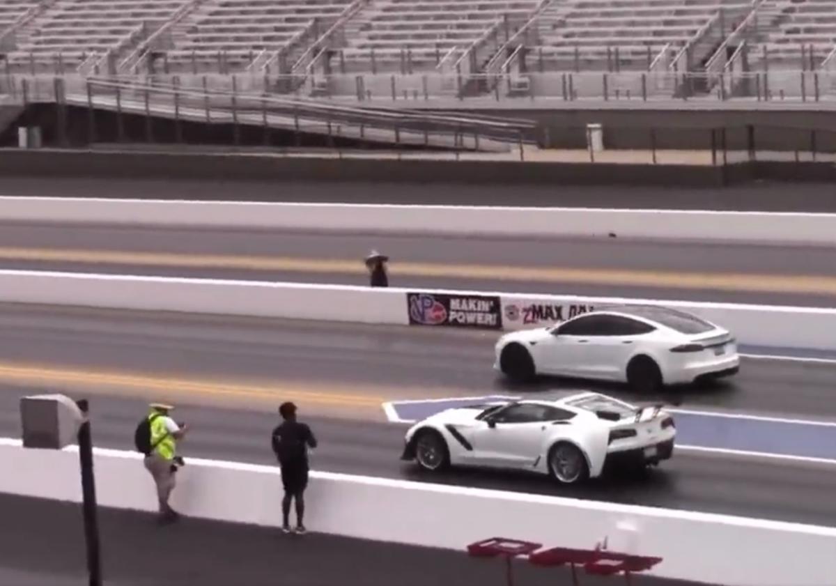 Featured image for Tesla Model S vs Chevrolet Corvette: Who Dominates in a Drag Race?