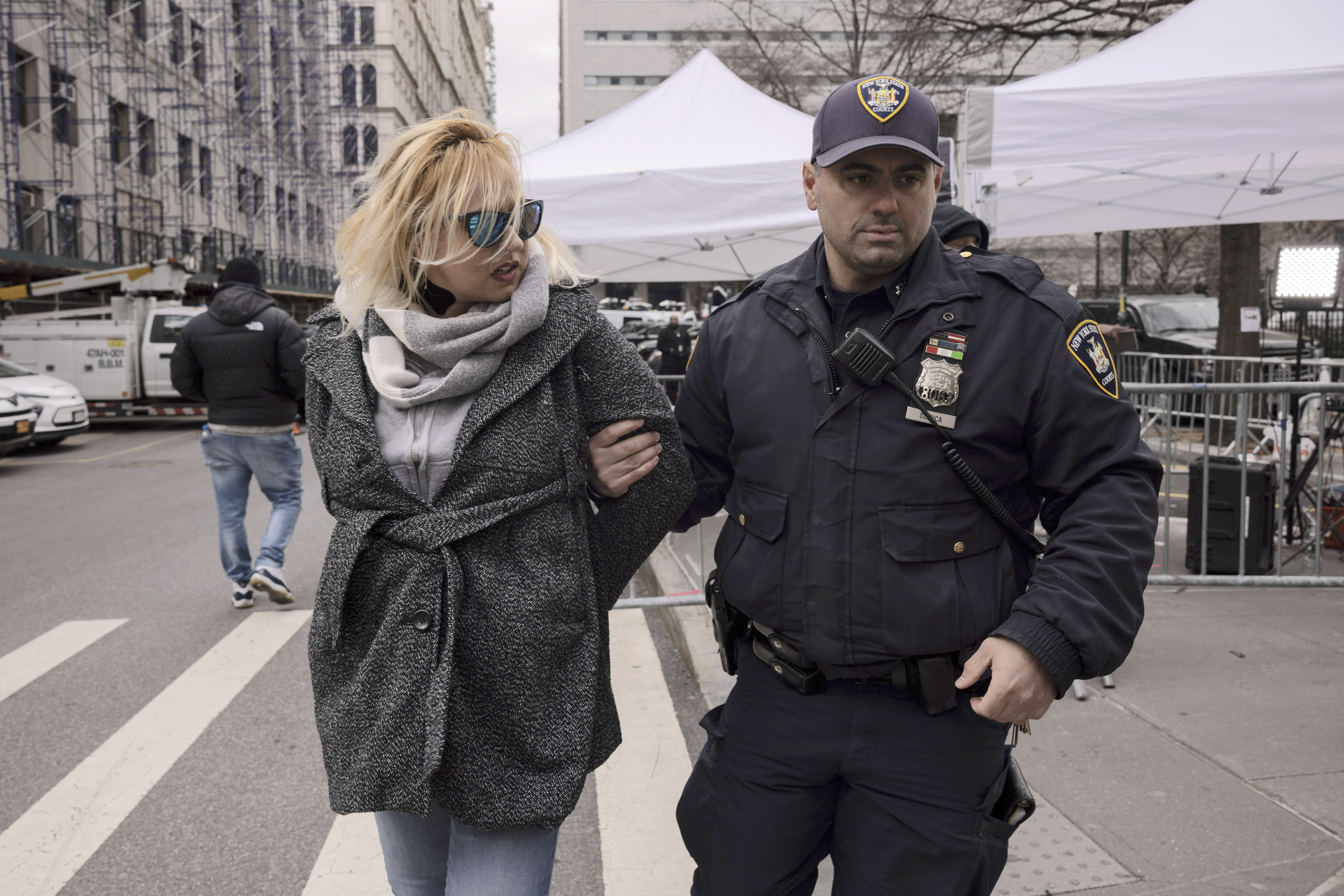 Featured image for Knife-wielding Trump supporter threatens family outside Manhattan courthouse.