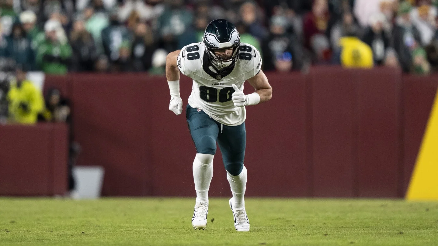Eagles lock in Goedert with new one-year deal