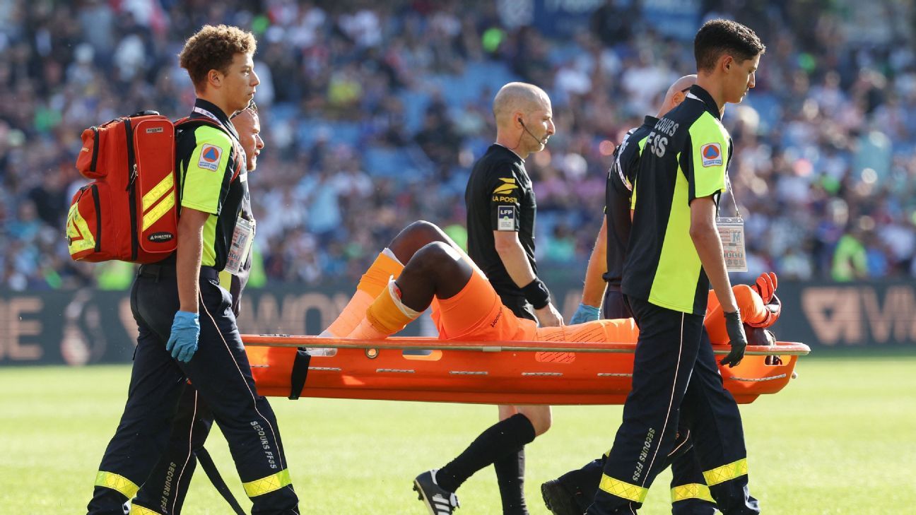 Featured image for Ligue 1 Match Abandoned as Firework Injures Goalkeeper