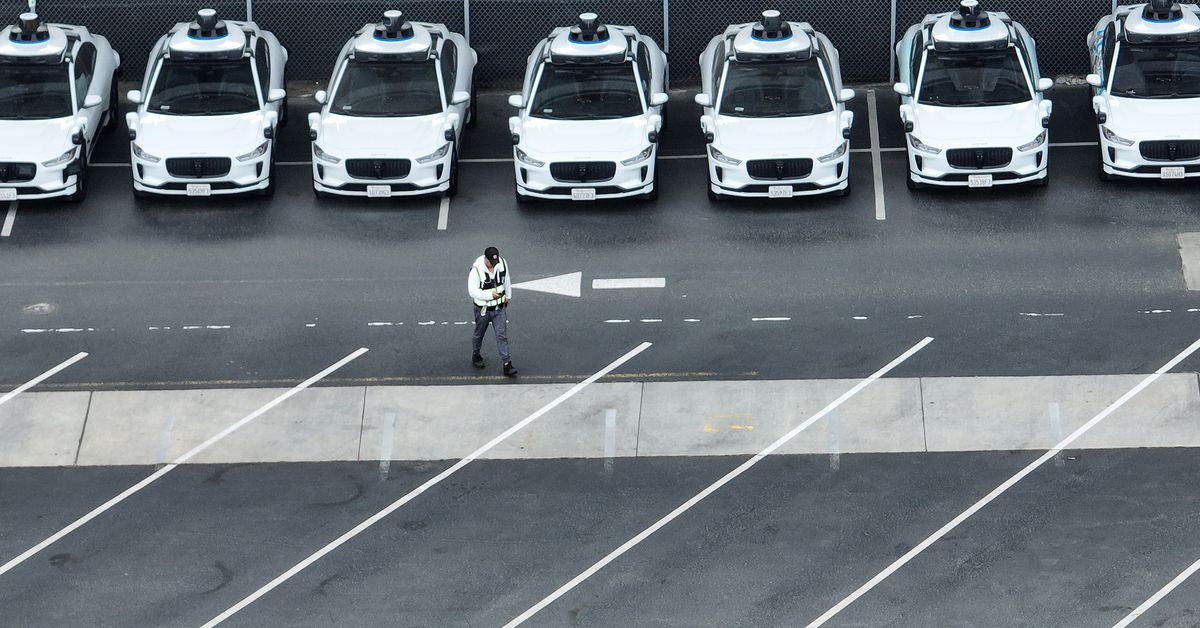 Featured image for Cruise Cuts 24% of Workforce Amid Robotaxi Fleet Grounding