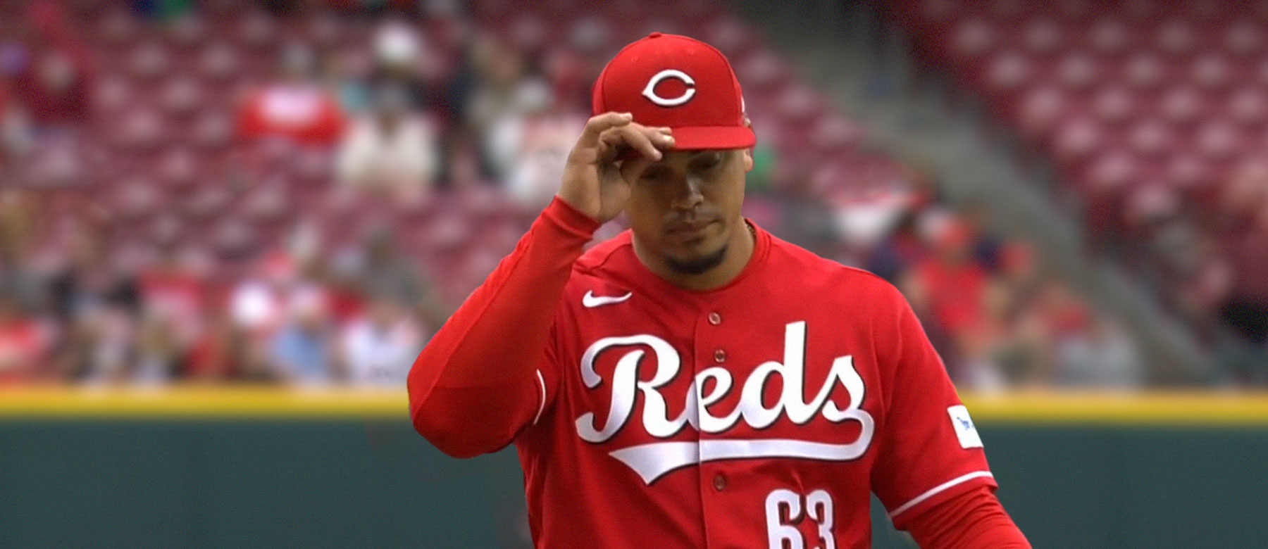 Brewers edge out Reds in extra innings win.