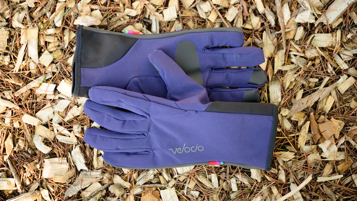 Featured image for "Score Unbeatable Deals on Winter Gloves this Black Friday!"