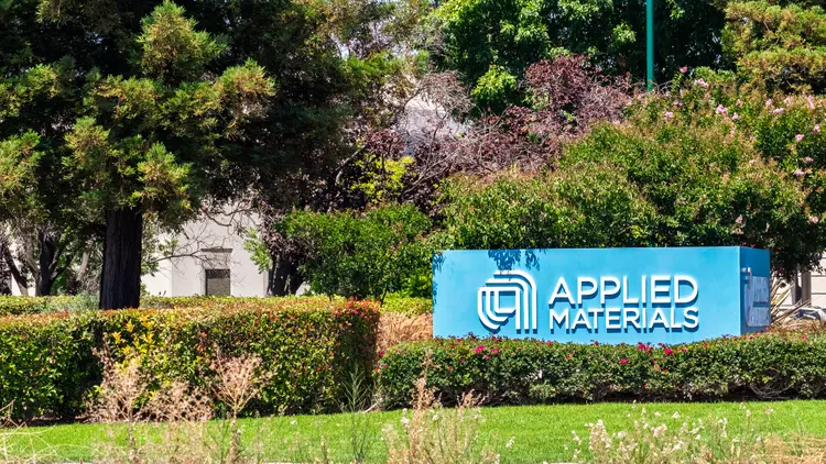 Featured image for Applied Materials Shares Drop Amid Q4 Revenue and Profit Outlook