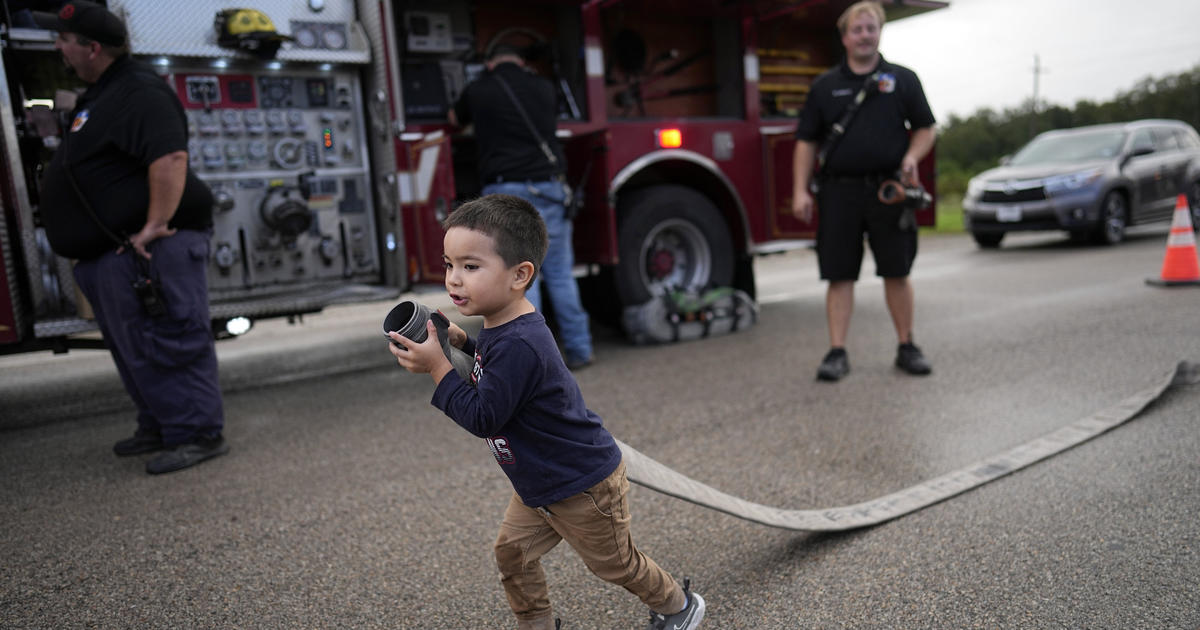 Featured image for Texas Neighborhood Faces Right-Wing Backlash Over Immigration, Locals Fight Back