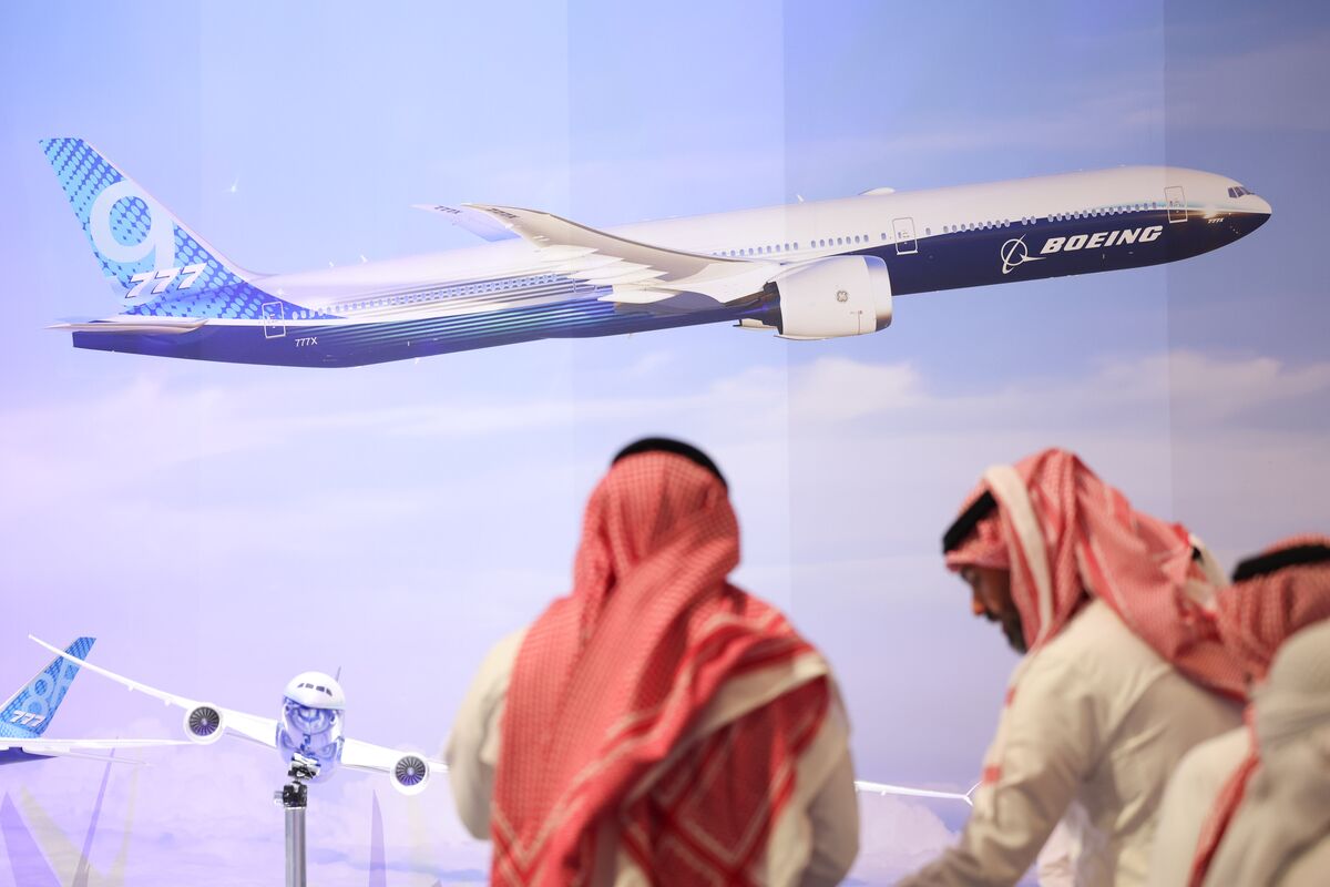 Featured image for Emirates' Clark Urges Boeing Overhaul Amid Prolonged Crisis