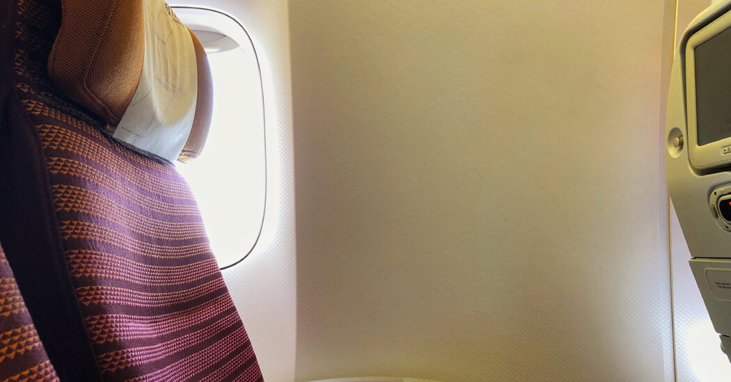 Featured image for Passengers Sue Delta and United Over Windowless 'Window' Seats