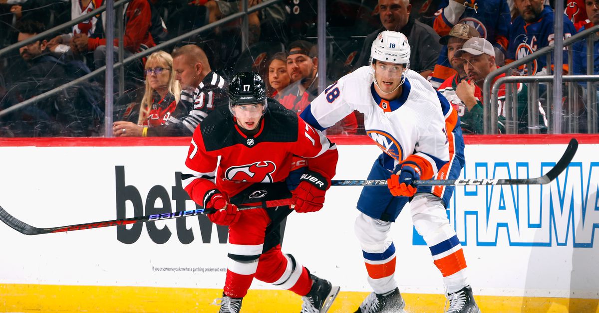 "Islanders Dominate Devils in NHL Showdown"