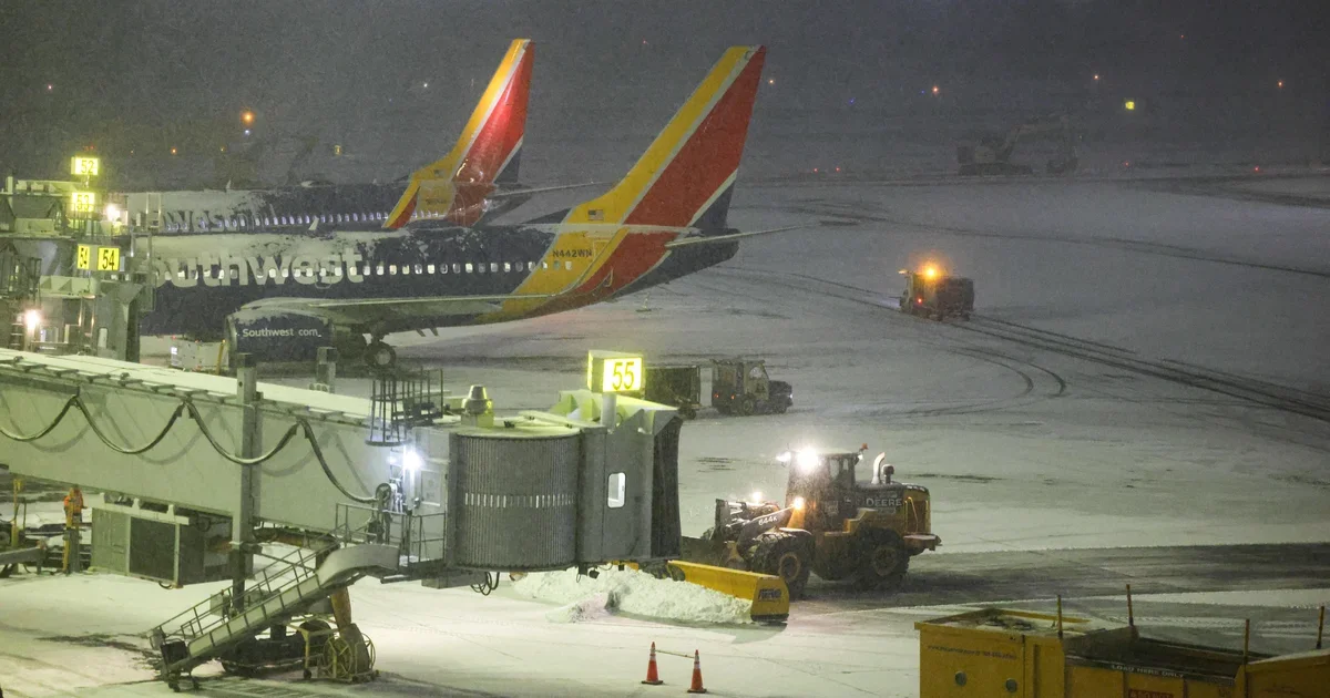 Winter storm drives U.S. flight cancellations above 10,000, a pandemic-era peak