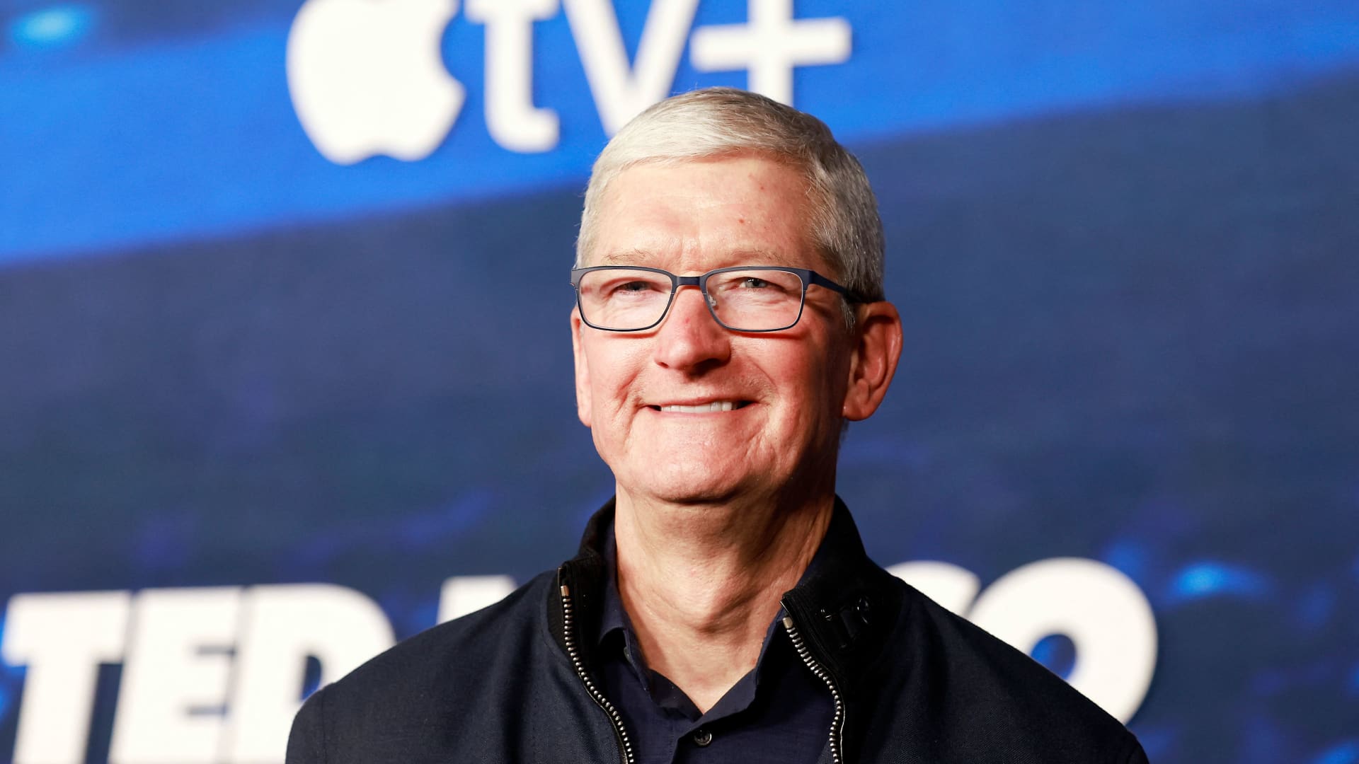 "Tim Cook's Mantra and Book Recommendations"
