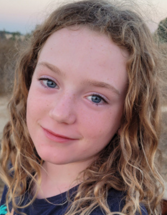"Emotional Reunions: Irish-Israeli Girl Freed from Gaza Reunites with Family"
