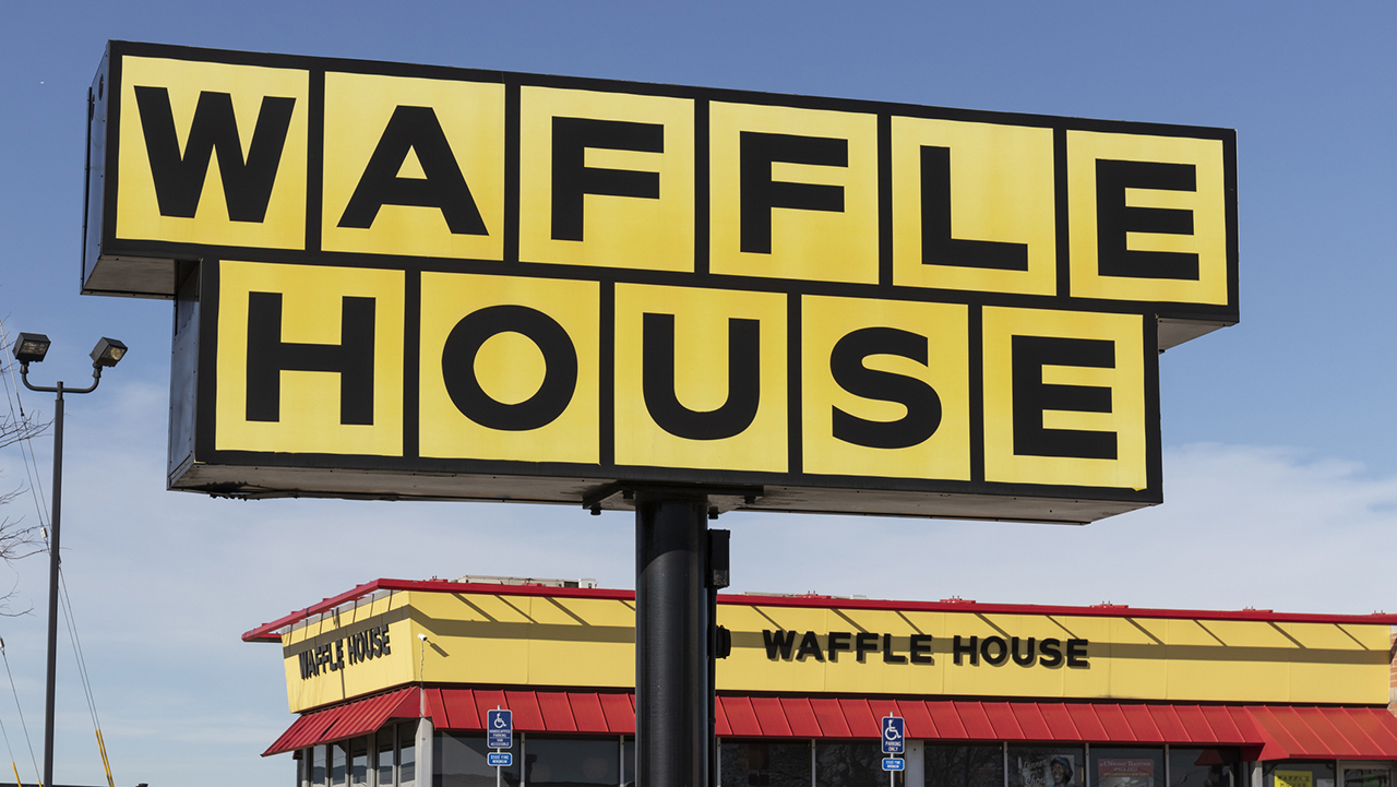 Imposter Woman Steals Cash from Waffle House Register: Police