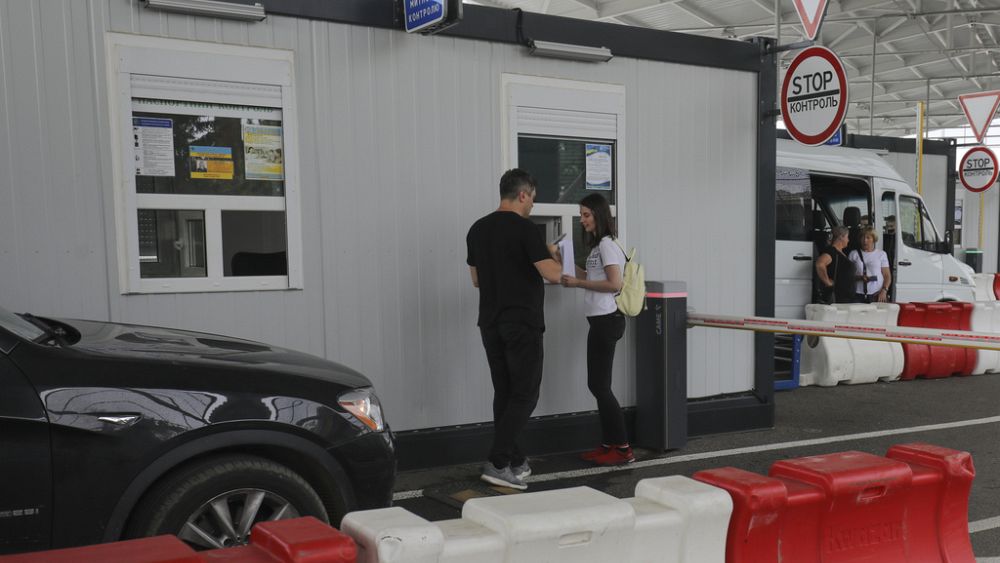 Poland Implements EU Ban on Russian-Registered Cars