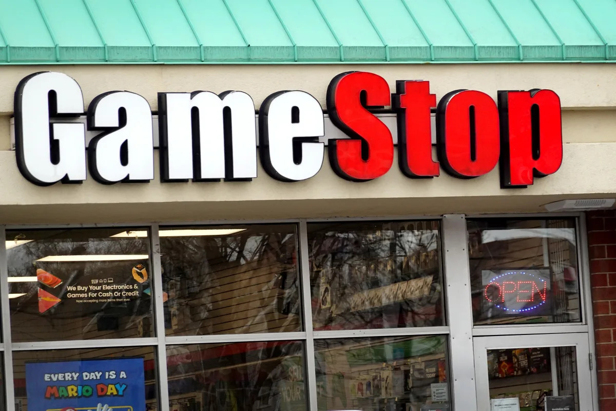 GameStop Stock Surges Ahead of Earnings: Retail Traders Fuel Rally