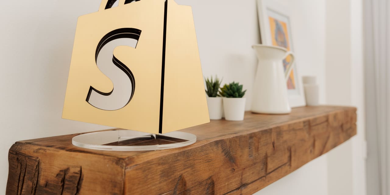 Featured image for "Wall Street Spooked as Shopify's Stock Tanks Despite Q4 Earnings Beat"