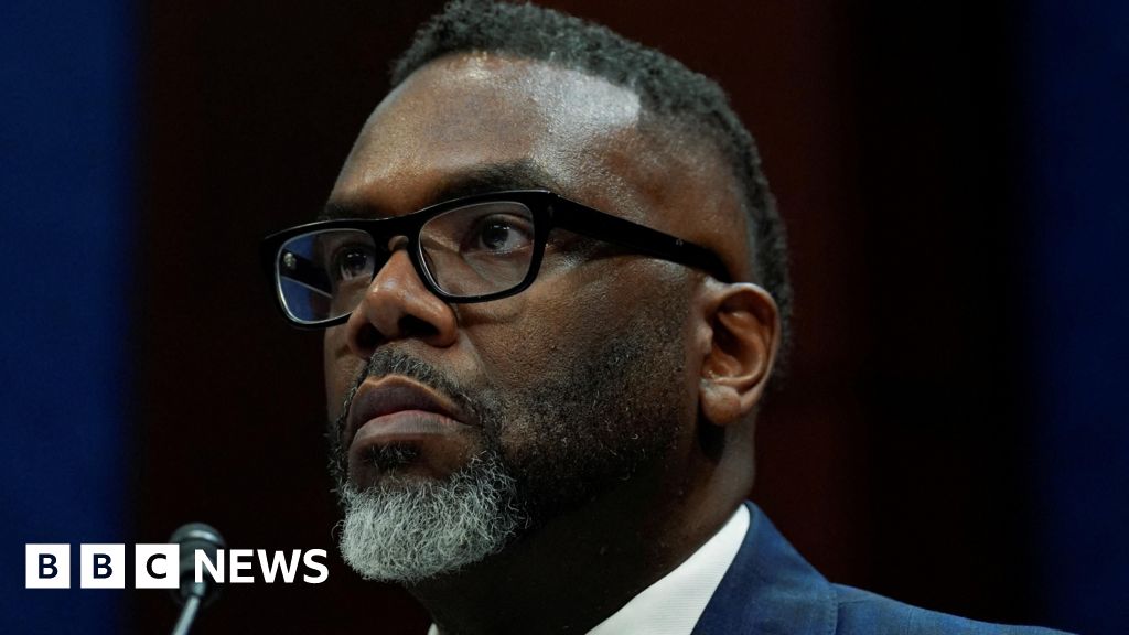 Featured image for Chicago Mayor Signs Order to Counter Trump’s Immigration Crackdown and Protect Local Communities