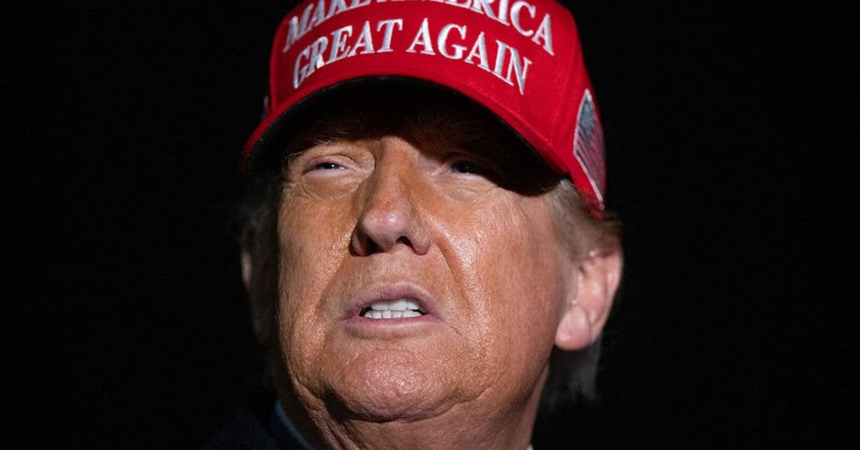Donald Trump's Lock Screen Continues to Go Viral with Expected Content