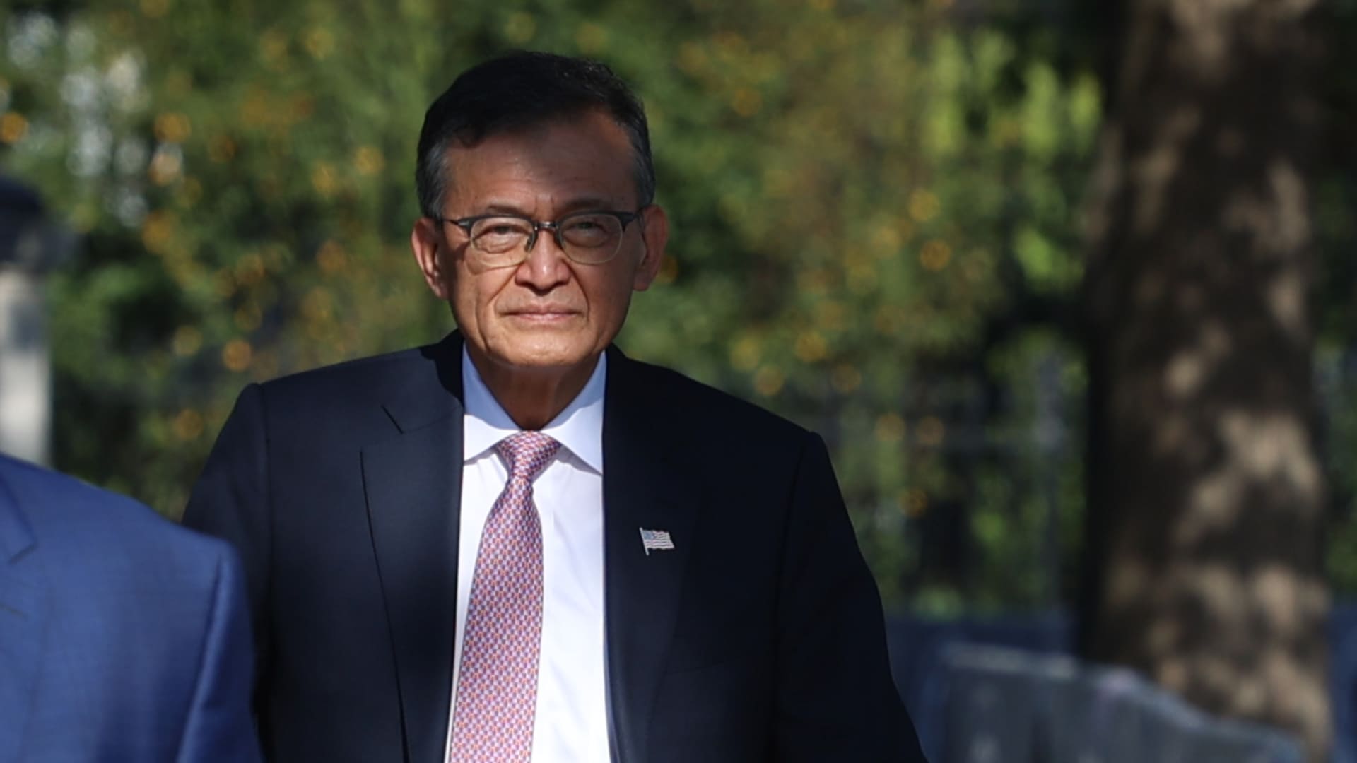 Featured image for Trump Administration Considers 10% Stake in Intel Through Chips Act