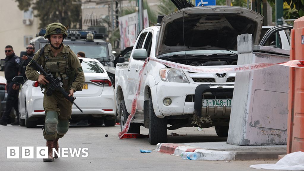 "UK Prime Minister Condemns Hamas Attack: 6 Britons Killed, 10 Missing"