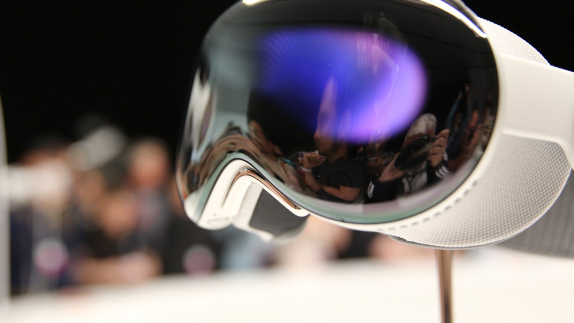 Featured image for "Apple Vision Pro Returns Surge Due to Headaches and Motion Sickness Complaints"