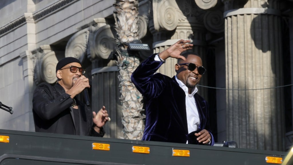 Featured image for Martin Lawrence Dismisses Health Rumors After Viral Video: "I'm Healthy as Hell"