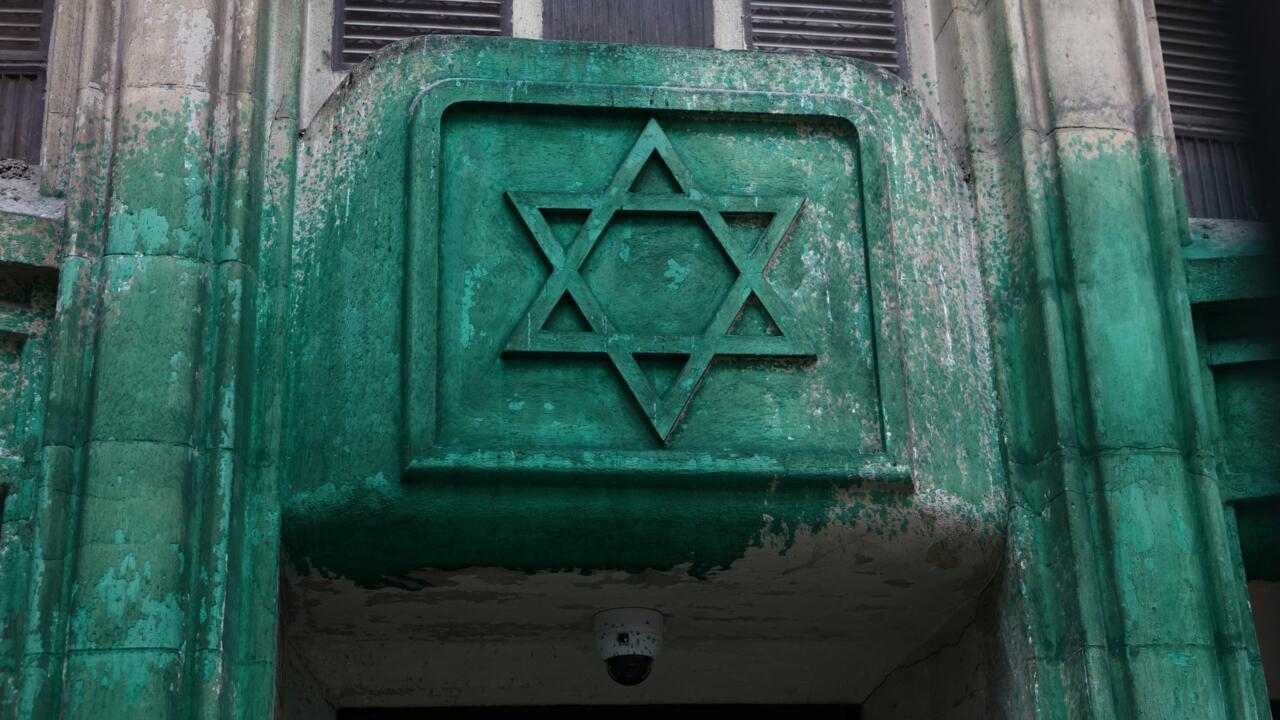 Featured image for Vandals Deface Paris Holocaust Memorial and Synagogues with Green Paint