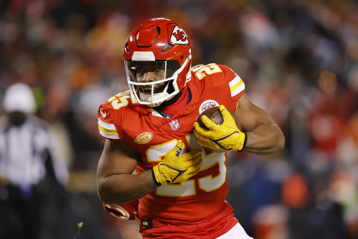 Featured image for "Chiefs RB Clyde Edwards-Helaire Pursues Nursing Career Alongside NFL"