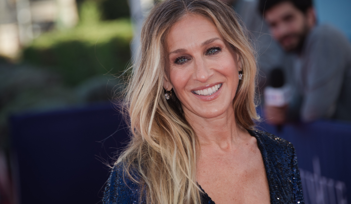 Featured image for Sarah Jessica Parker's Stylish Holiday Picks and Purple Velvet Looks