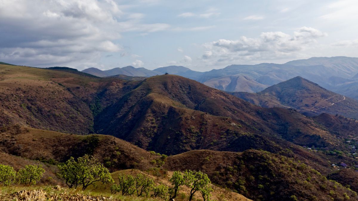 Featured image for "Unearthing Earth's Ancient Secrets: Strange Pacific Rock Formations Shed Light on Early Earth"