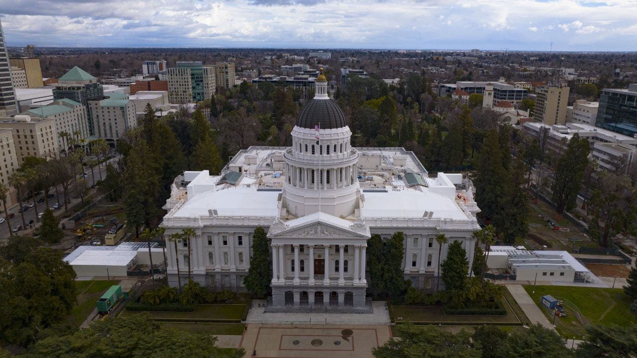 California's Labor Landscape: Minimum Wage Hikes and Victories for Organized Labor