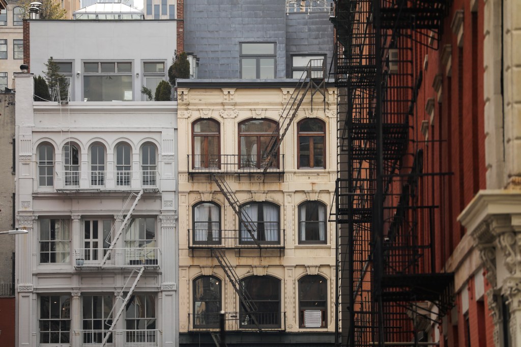 "New York City's Rental Vacancy Rate Plummets to 1960s Levels Amid Housing Crisis"