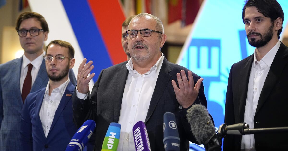 "Unlikely Anti-War Challenger Sparks Defiance and Dilemma in Russian Presidential Race"
