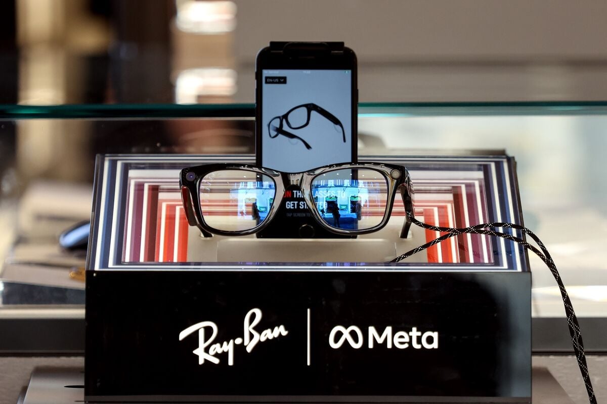 Featured image for EssilorLuxottica's Ray-Ban Boosts Revenue Amid AI and Tech Expansion