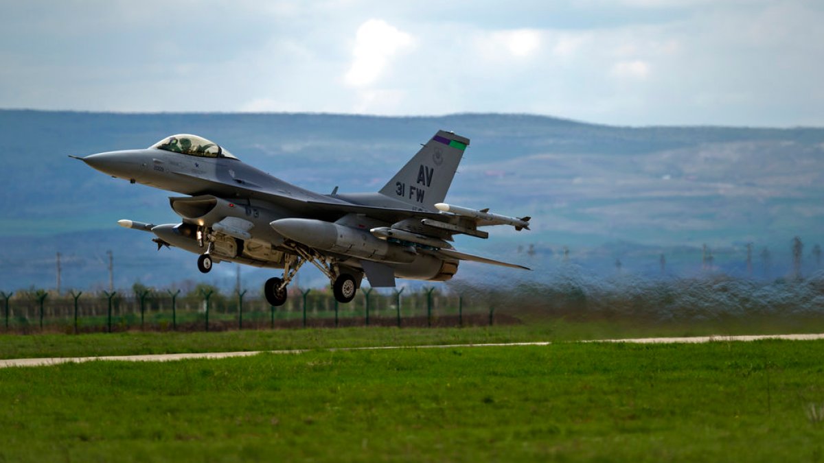 Biden's decision to provide F-16 jets to Ukraine signals US support in ongoing conflict with Russia.
