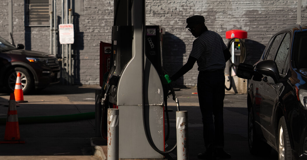 Gas Prices Plummet to Lowest Level in Almost a Year, Boosting Holiday Travel