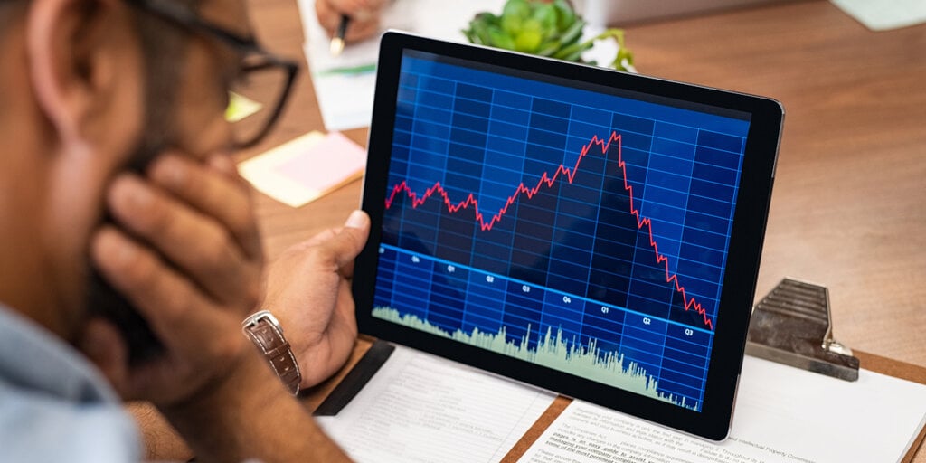 "Crypto Market Plunges: Bitcoin and Ethereum Prices Drop Below Key Levels"